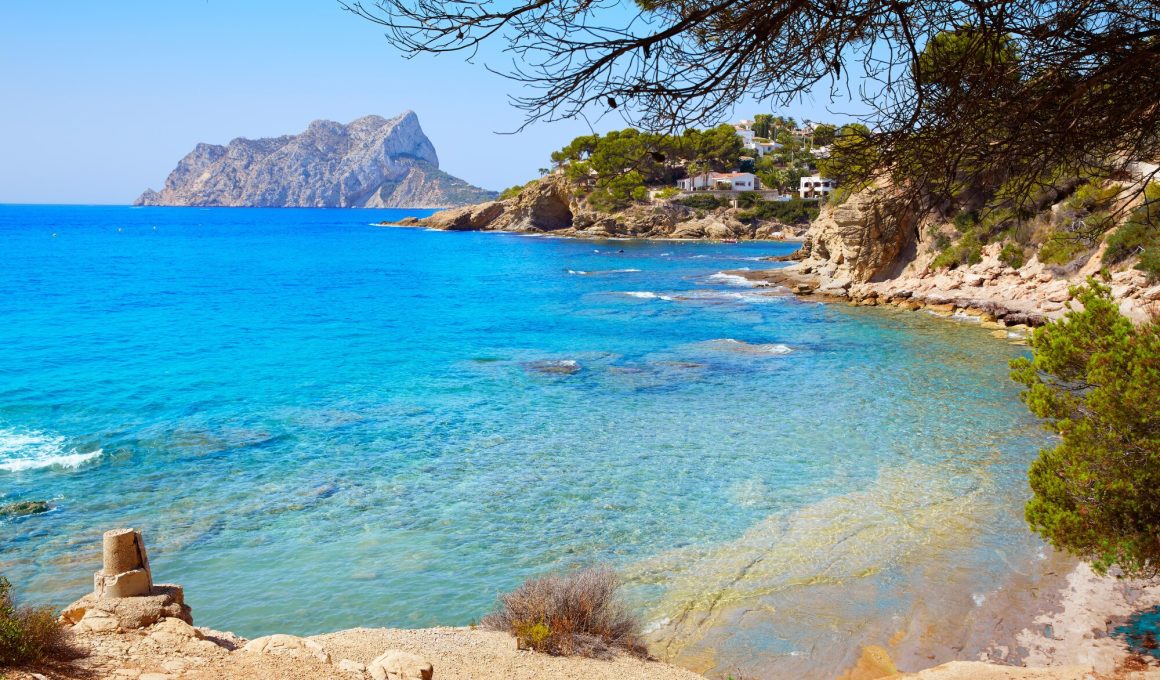 Cala Pinets en Benissa, junto al recorrido del paseo ecológico litoral