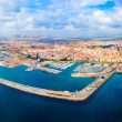 Vista panorámica aérea del puerto y la costa de Alicante
