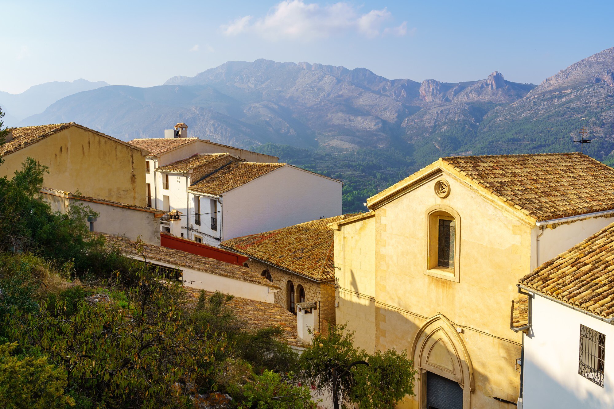 Guadalest entre montañas de la provincia de Alicante