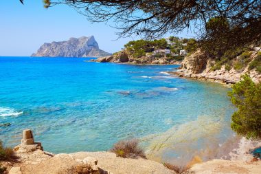 Cala Pinets en Benissa, junto al recorrido del paseo ecológico litoral