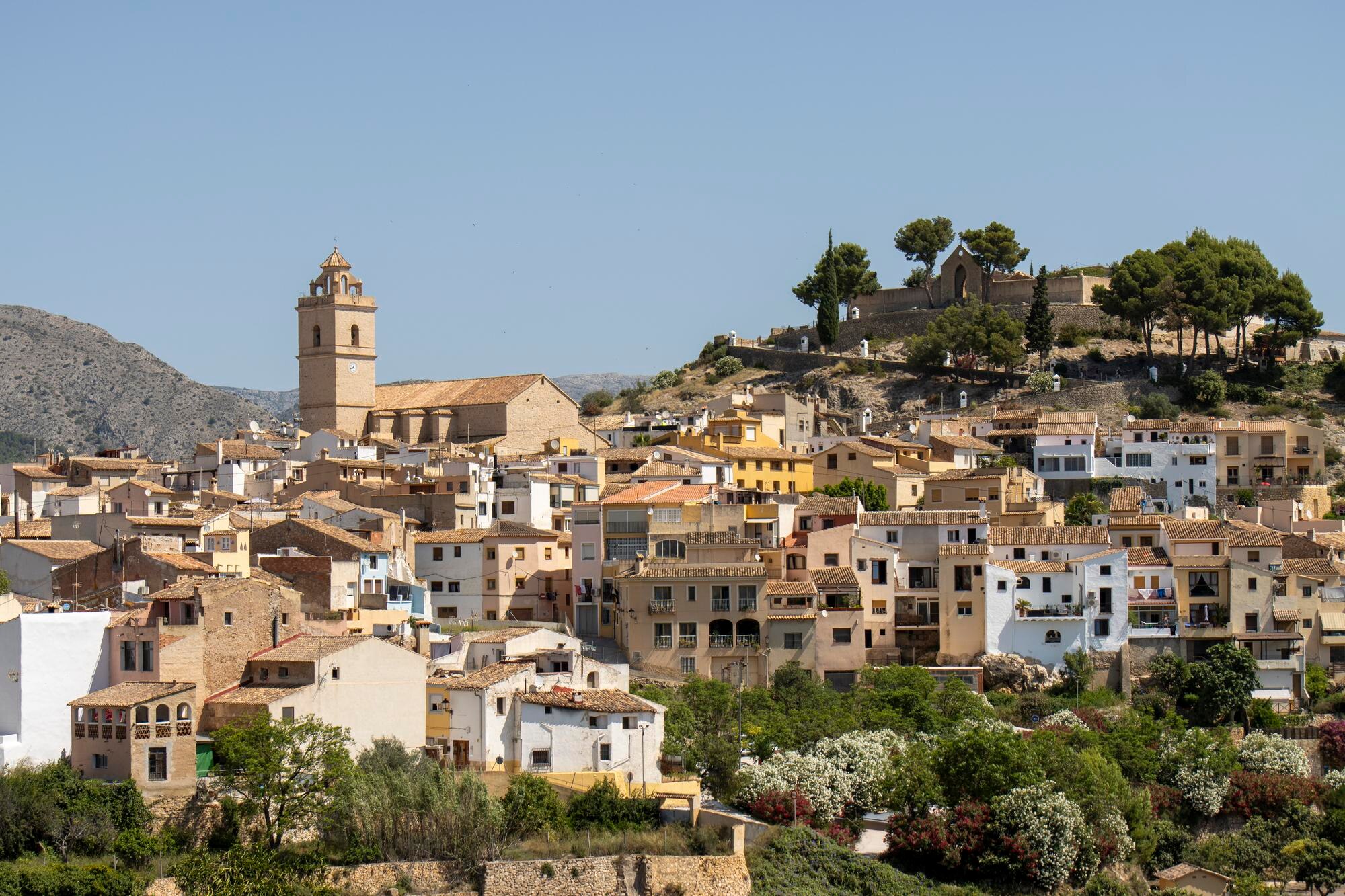 Vista del casco histórico de Polop en Alicante
